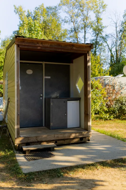 Kampeerplaats(en) - Toplocatie Min. 180M2 / Tent - Caravan-Camper - image n°3 - Camping Des 3 Lacs