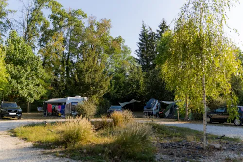 Kampeerplaats(en) - Toplocatie Min. 180M2 / Tent - Caravan-Camper - image n°6 - Camping Des 3 Lacs