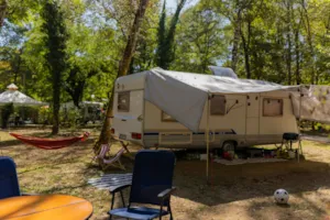 Emplacement - Forfait : Emplacement + 1 voiture + Tente ou Caravane ou Camping Car - Camping Des 3 Lacs