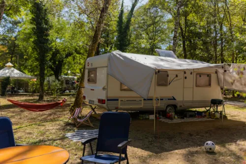 Emplacement - Forfait : Emplacement + 1 Voiture + Tente Ou Caravane Ou Camping Car - image n°7 - Camping Des 3 Lacs