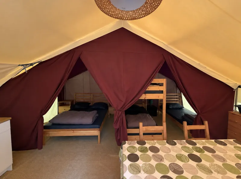 Tente (25M2)