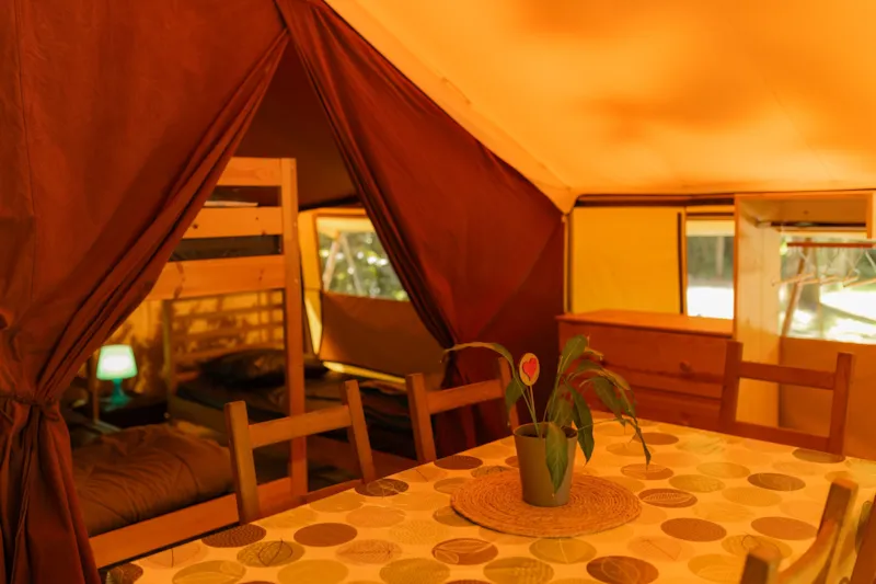 Tente (25M2)