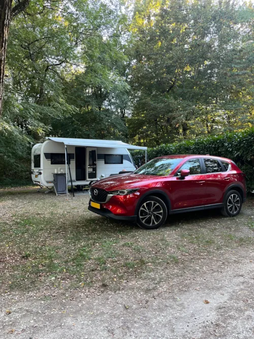 Stellplatz - Pauschalpreis: Stellplatz + 1 Auto + Zelt Oder Wohnwagen Oder Wohnmobil - image n°3 - Camping Des 3 Lacs