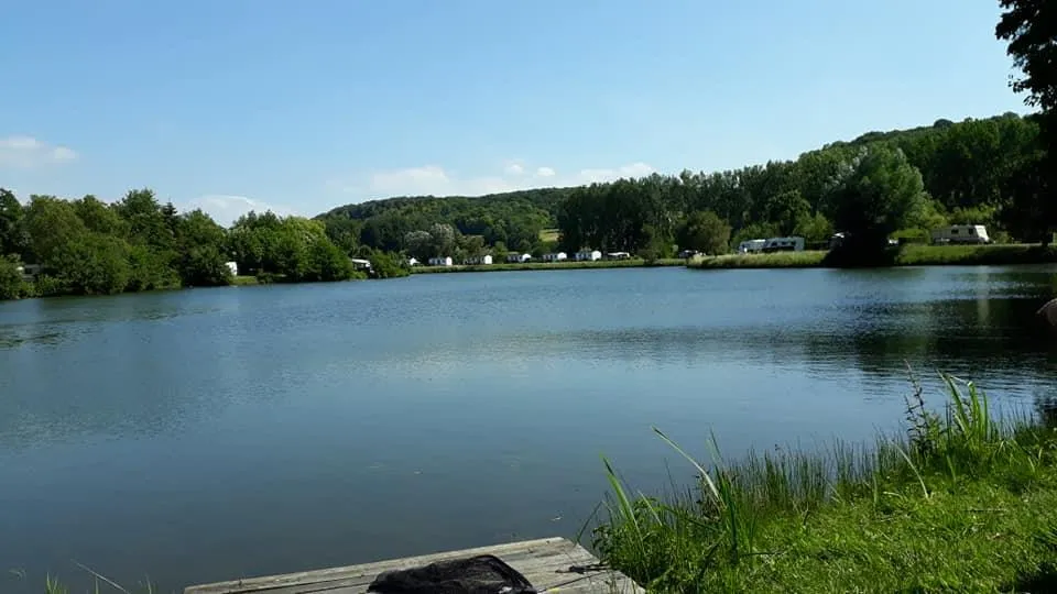 Emplacement - Emplacement - Forfait Privilège - Au Bord De L'étang - (Avec Électricité En Option) - Flower Camping Des 2 Rivières