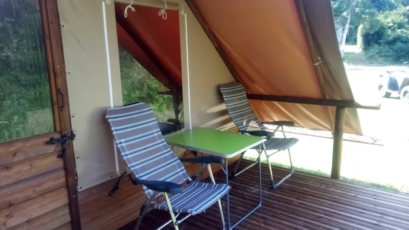 Bungalow Toile Et Bois