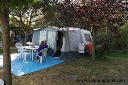 Parcela Nature (Tienda, Caravana, Autocaravana / 1 Coche)