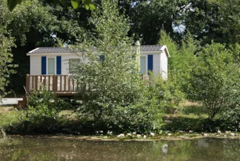 Mietunterkunft - Mobilheim Am Teich Komfort 29M² (2 Zimmer) Terrasse - Côté Étang -  Camping Les Étangs Mina