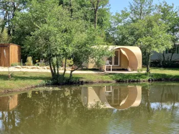 Mietunterkunft - Coco Sweet 17 M² (2 Zimmer) + Terrasse (Ohne Sanitäranlagen) Seite Étang -  Camping Les Étangs Mina