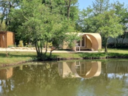 Huuraccommodatie(s) - Coco Sweet 17 M² (2 Kamers) + Terras (Zonder Privé Sanitair) Camping Aan De Étang -  Camping Les Étangs Mina