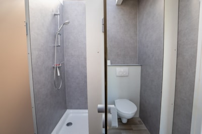Location : with sanitary facilities — 3