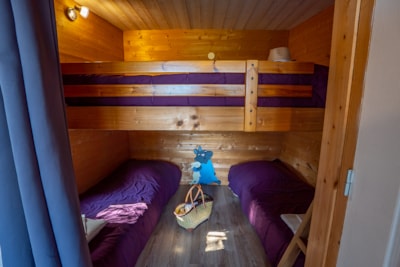 Suspended cabin Robin Hood