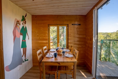 Suspended cabin Robin Hood