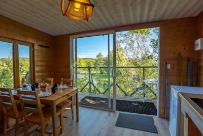 Suspended cabin Robin Hood