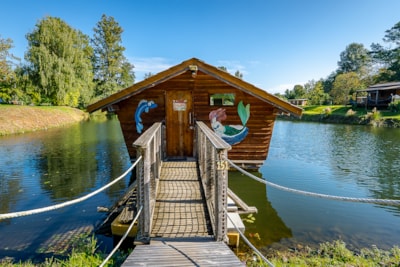 Floating Cabin Ariel
