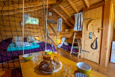 Floating Cabin Ariel