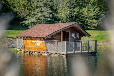 Floating Cabin Ariel