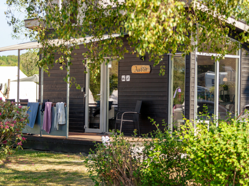 Comfort cabin with toilet and bath