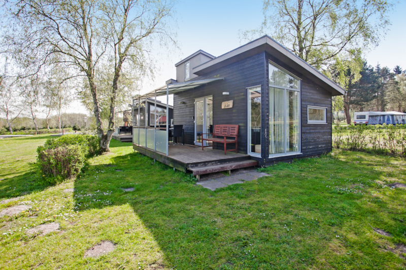 Comfort cabin with toilet and bath