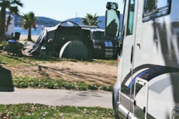 Kampeerplaats(en) - Kampeerplaats Comfort Beachside, Vierde Rij - Camping des Mûres