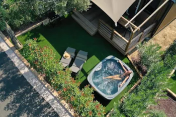 Location - Mobil-Home Prestige Côté Vignes Jacuzzi * 2 Salles De Bains - Camping des Mûres