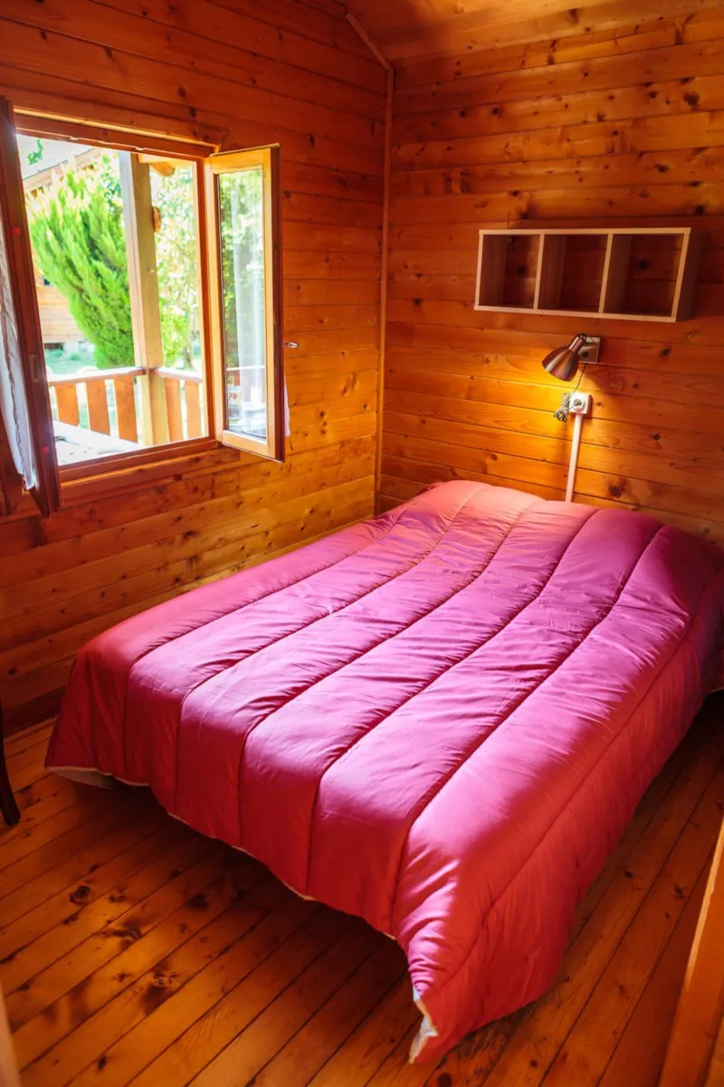 Chalet Confort 2 Ch - Clim - Tv - Bbq - Ménage * - 35M2 + Terrasse Couverte 14M2