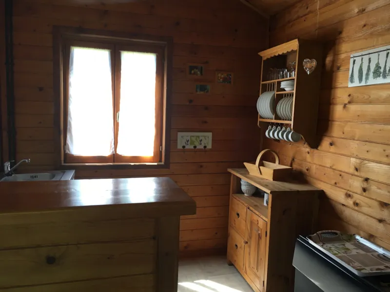 Chalet Confort 2 Ch - Clim - Tv - Bbq - Ménage * - 35M2 + Terrasse Couverte 14M2