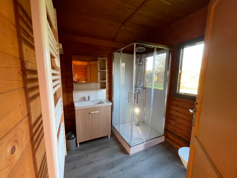 Chalet Loft Confort - 1 Grande Pièce -  Clim - Tv - Bbq - Ménage* - 35M2 + Terrasse Couverte De 14M2