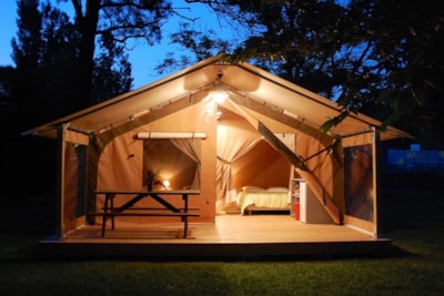 Lodge Victoria Standard 20m² 2 bedrooms + sheltered terrace 10m² (without toilet blocks)