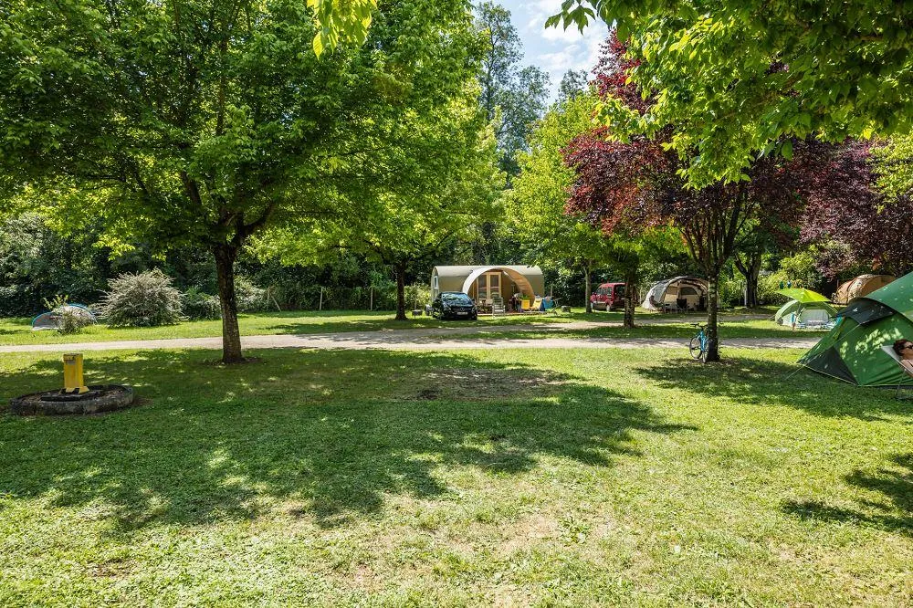 Emplacement - Forfait Nature (1 Tente, Caravane Ou Camping-Car / 1 Voiture) - Flower Camping Le Soleil des Bastides