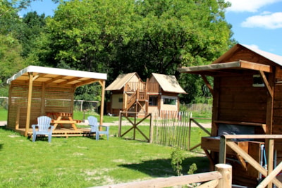 Package Premium (private bathroom and pergola / 1 car / electricity 10A / fridge)