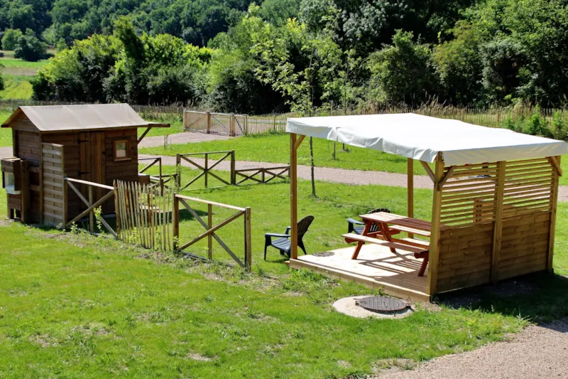 Forfait Premium (Sanitaire Privatif Et Pergola / 1 Voiture / Électricité 10A / Frigo)