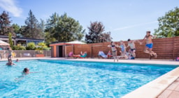 Camping Le Soleil des Bastides - image n°11 - Roulottes