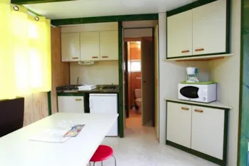 Mietunterkunft - Bungalow Eco 5-6Pers 39M² Überdachte Terrasse 2 Zimmer - Camping du Chêne Vert