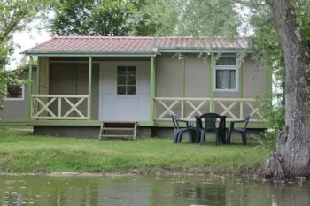 Mietunterkunft - Holzchalet Mit Terrasse Am Seeufer - Camping Le Plan d'Eau Saint Charles