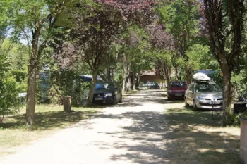 Stellplatz - Komfortplatz - Camping Le Plan d'Eau Saint Charles