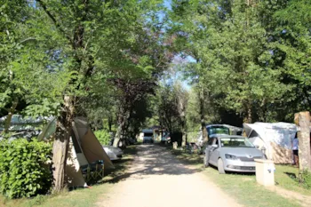 Stellplatz - Komfortplatz - Camping Le Plan d'Eau Saint Charles