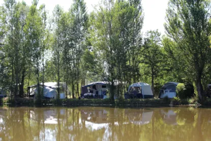 Posizione Confortevole In Riva Al Lago