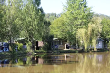 Mietunterkunft - Holzchalet Mit 3 Schlafzimmern Und Terrasse Mit Seeblick - Camping Le Plan d'Eau Saint Charles