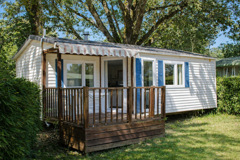 Mobile home with covered terrace