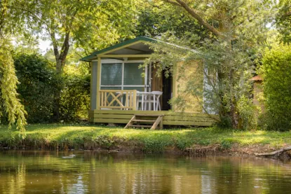 Chalet De Madera Junto Al Lago Con Terraza