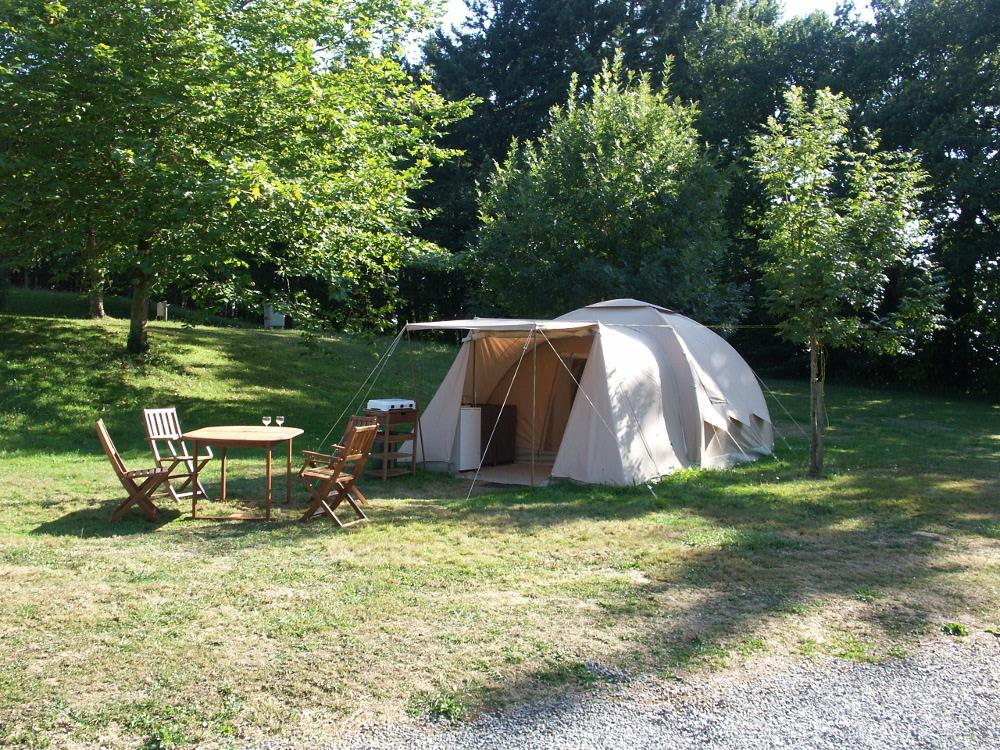 Location - Grande Tente Luxe Karsten Sans Sanitaires  (Lits Faits À L'arrivée Sans Supplément) - Camping Le Plô