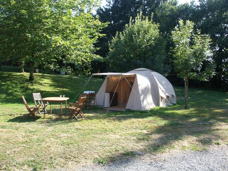 Grande tente Luxe Karsten sans sanitaires  (lits faits à l'arrivée sans supplément)