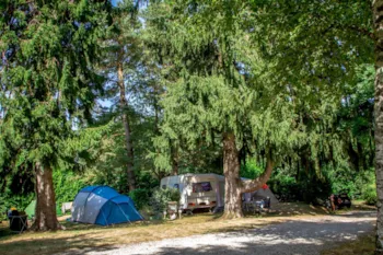 Stellplatz - Stellplatz 100M² + Strom - CAMPING DE LA RIGOLE