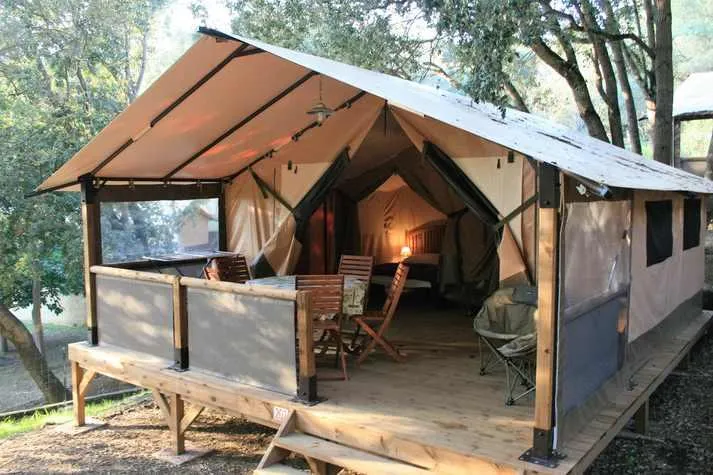 Canvas bungalow VICTORIA - 2 bedrooms. 23 tentes (L01 à L21)