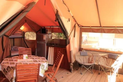 Canvas bungalow VICTORIA - 2 bedrooms. 23 tentes (L01 à L21)