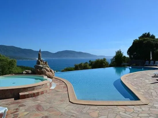 Emplacement Tente + Électricité Comprise : 105 Emplacements 4*