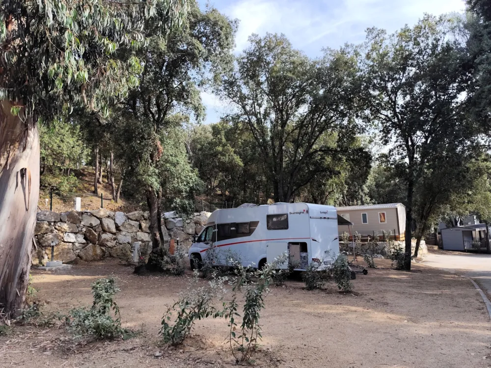 Stellplatz - Komfort-Wohnmobil (V12 Bis V16) - 6Mx12 (Électricité Inklusive - Puits Privé) - Camping L'Esplanade