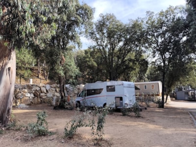 Comfort camper van (V12 to V16) - pitches 6mx12m  (Electricity included - Private well)