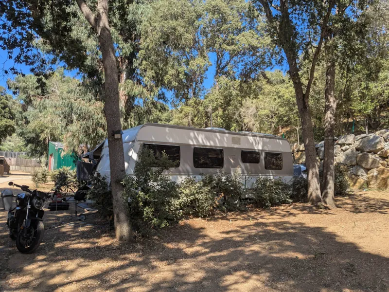 Camping Car Confort (V12 À V16) - 6Mx12m, 4* (Électricité Comprise - Fontaine Eau Privée)