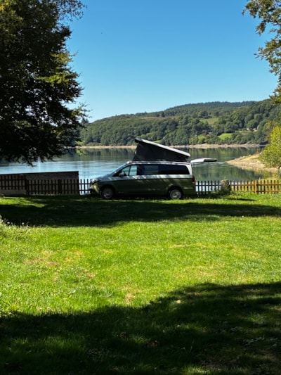 Pitch package 2 people with electricity (max 6 people with supplements) Lake view